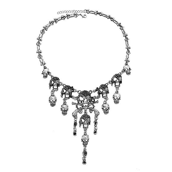 Silver skull☠️ statement necklace - Picture 5 of 10